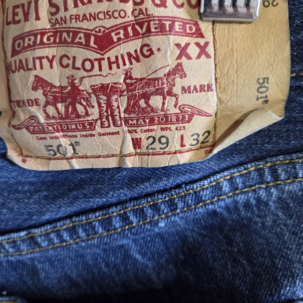 Levi's 501 Men's Blue Jeans Button Fly Relaxed Fit 29×32